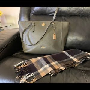 Gorgeous Coach bag Brown